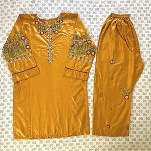 NEW 2pc Floral Embroidered Salwar Kameez